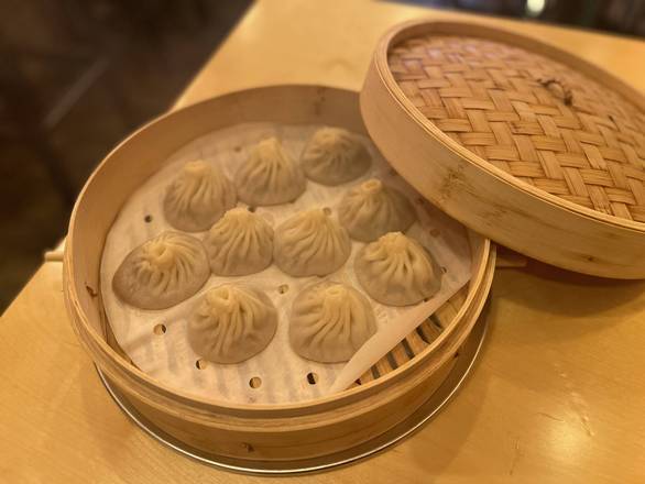 B5. Salted Pork Xiao Long Bao 鮮肉小籠包 / B5. Porc (salé) Xiao Long Bao